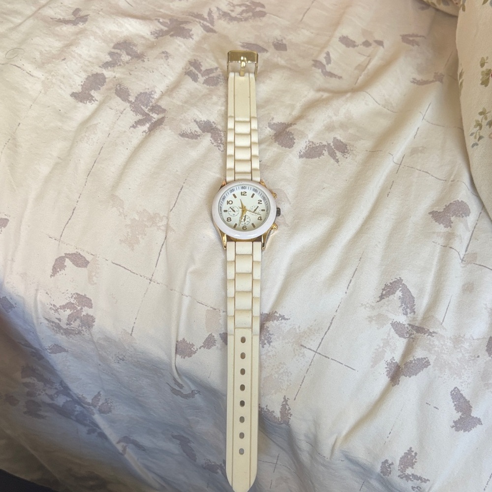 Elegant Cream Watch with Gold Accents